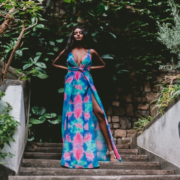 Lilys Kloset Tie Dye V Neck Dress - Picture 3 of 6